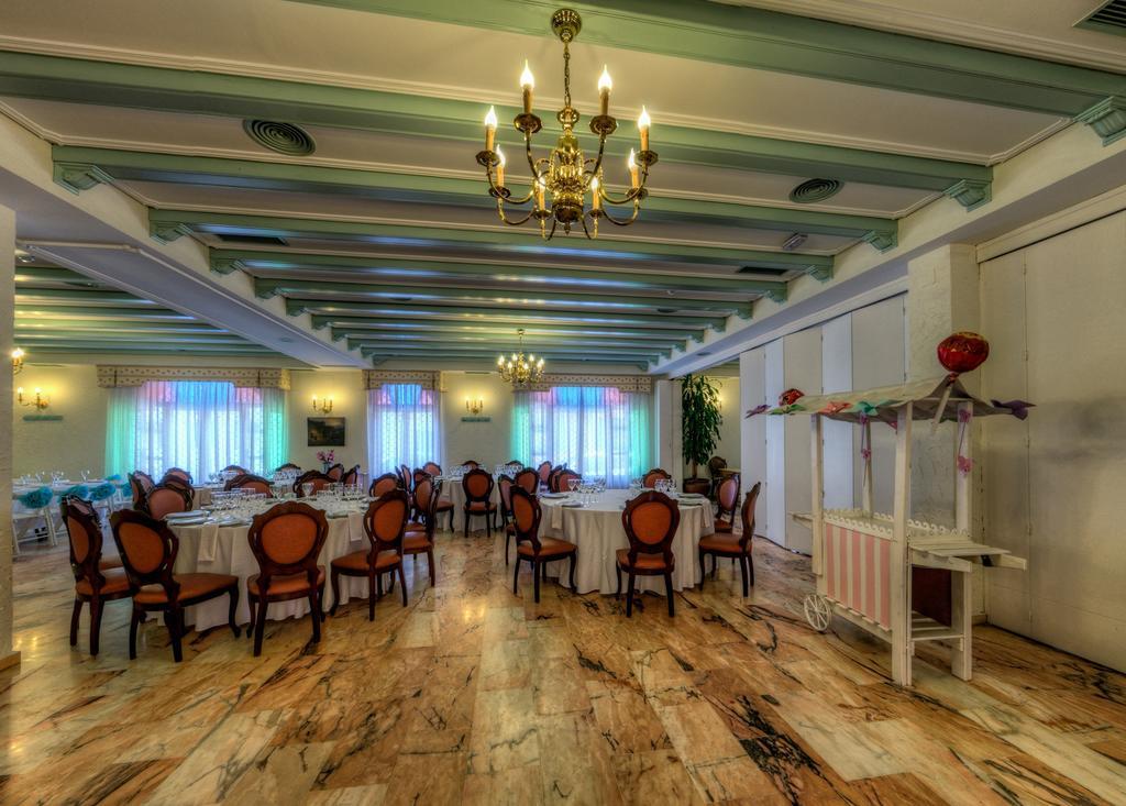 Hotel Sandra Alcalá de Guadaira Zewnętrze zdjęcie