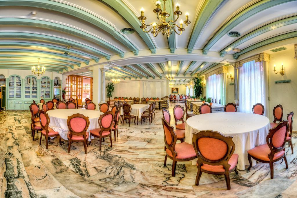 Hotel Sandra Alcalá de Guadaira Zewnętrze zdjęcie