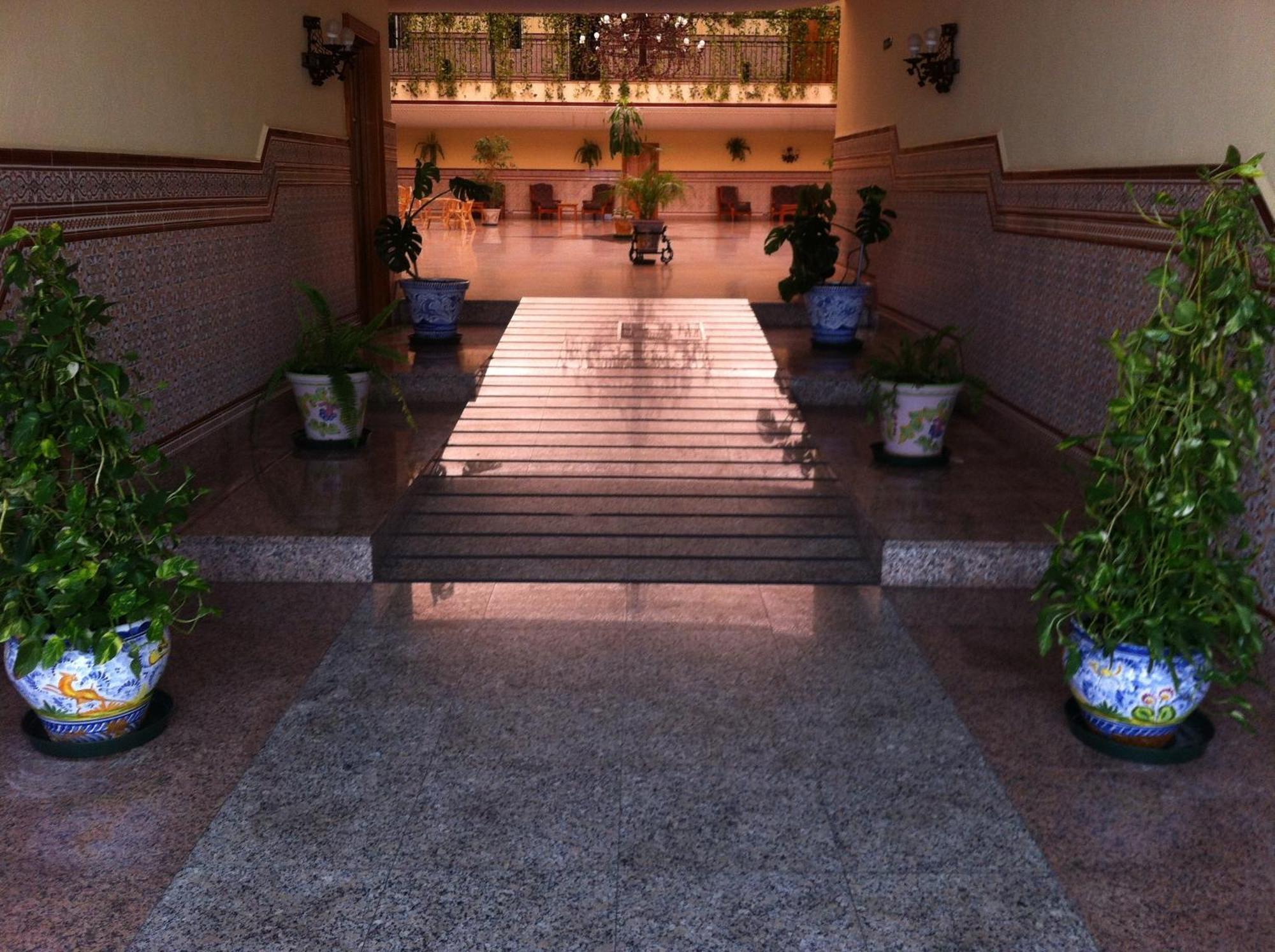 Hotel Sandra Alcalá de Guadaira Zewnętrze zdjęcie