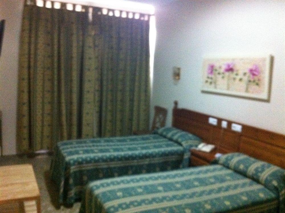 Hotel Sandra Alcalá de Guadaira Zewnętrze zdjęcie