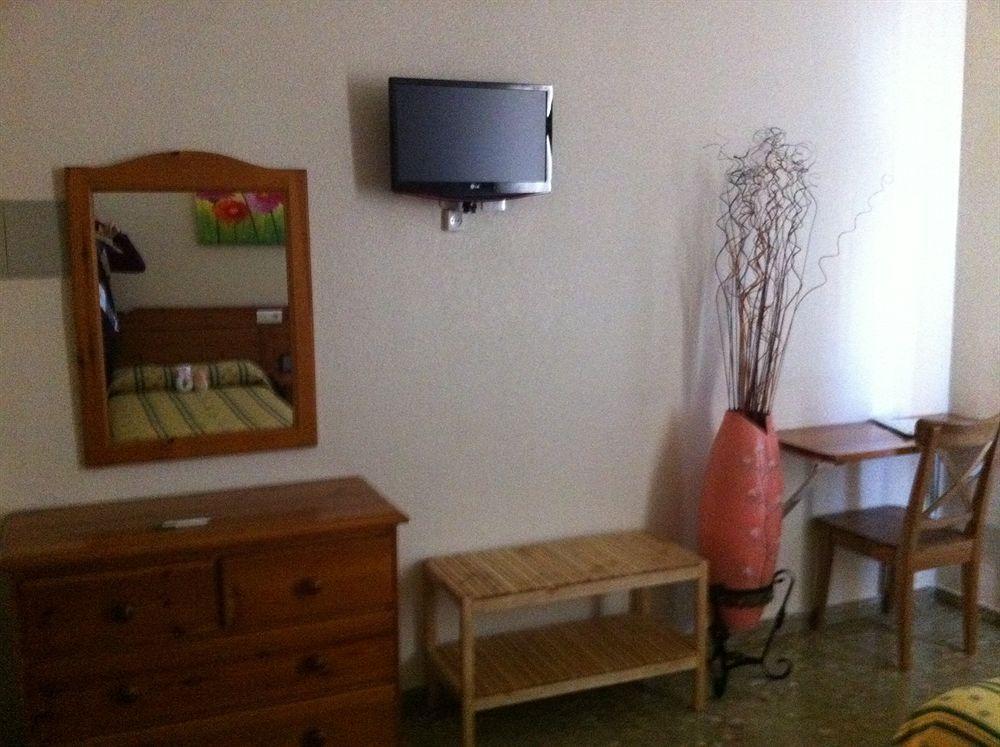Hotel Sandra Alcalá de Guadaira Zewnętrze zdjęcie