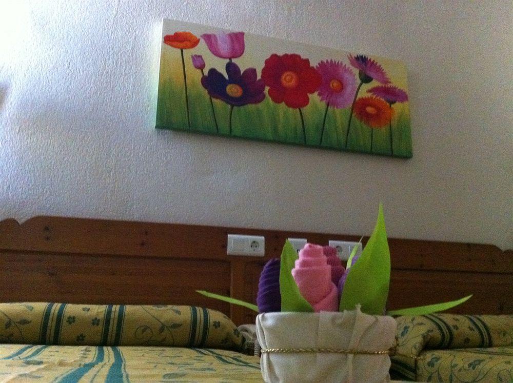Hotel Sandra Alcalá de Guadaira Zewnętrze zdjęcie