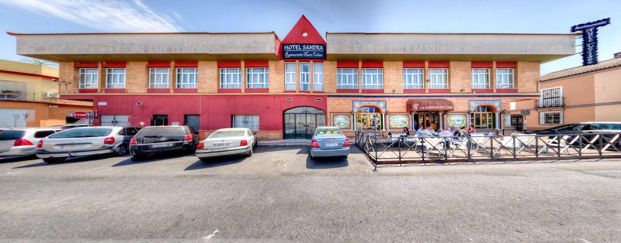 Hotel Sandra Alcalá de Guadaira Zewnętrze zdjęcie