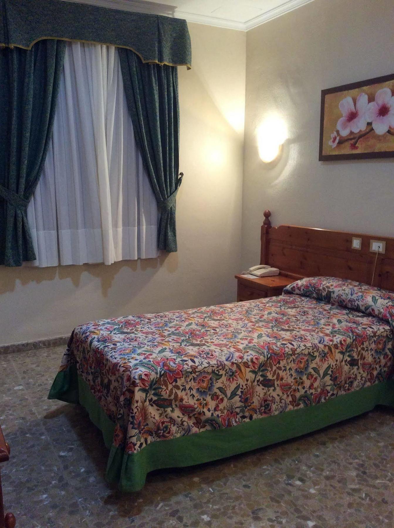 Hotel Sandra Alcalá de Guadaira Zewnętrze zdjęcie