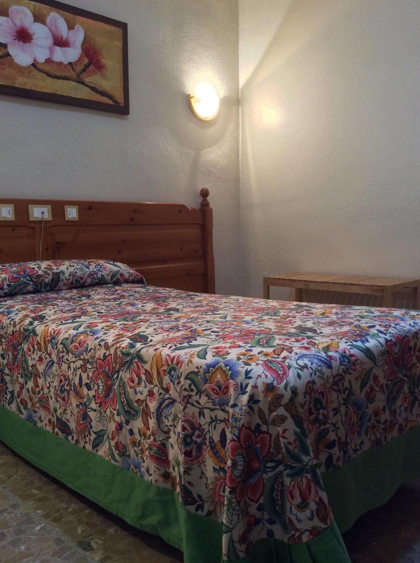 Hotel Sandra Alcalá de Guadaira Zewnętrze zdjęcie