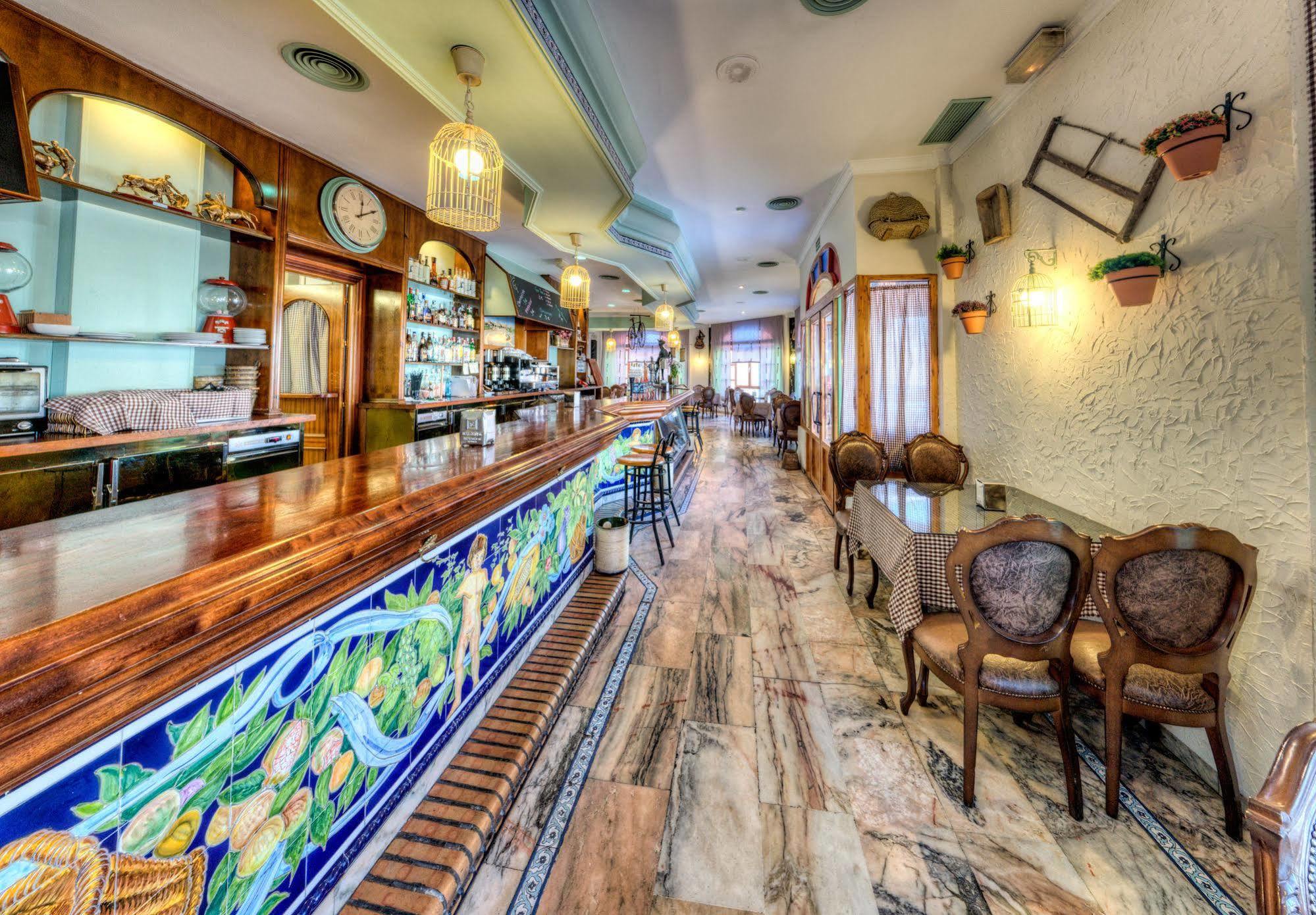 Hotel Sandra Alcalá de Guadaira Zewnętrze zdjęcie