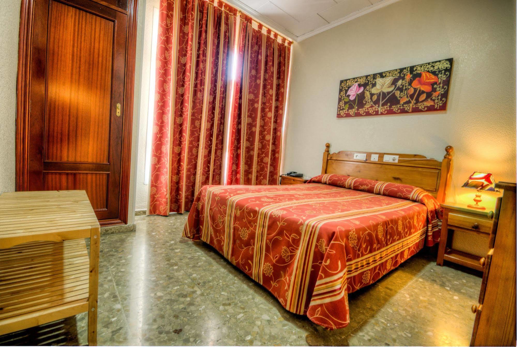Hotel Sandra Alcalá de Guadaira Zewnętrze zdjęcie