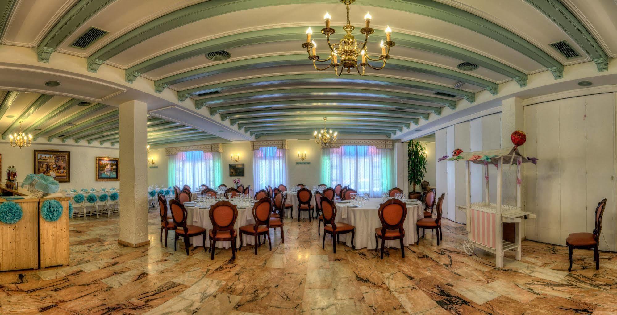 Hotel Sandra Alcalá de Guadaira Zewnętrze zdjęcie