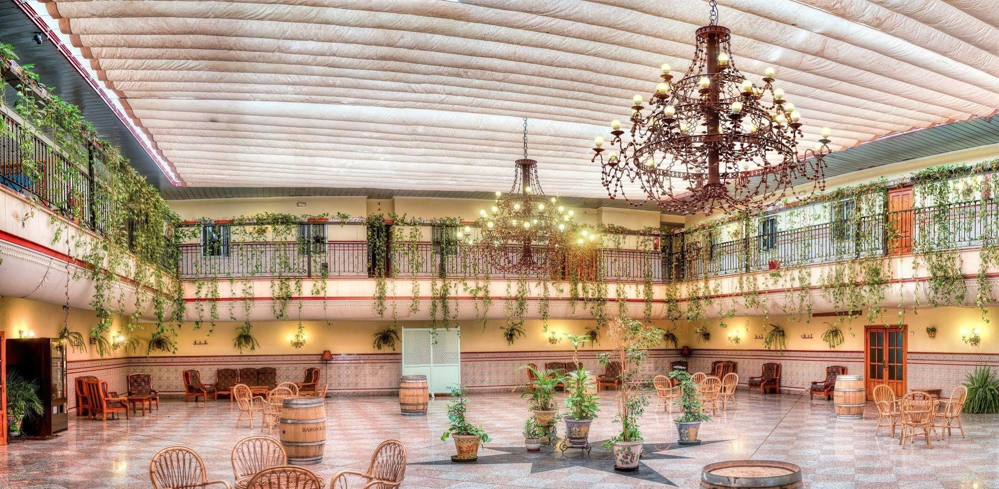 Hotel Sandra Alcalá de Guadaira Zewnętrze zdjęcie