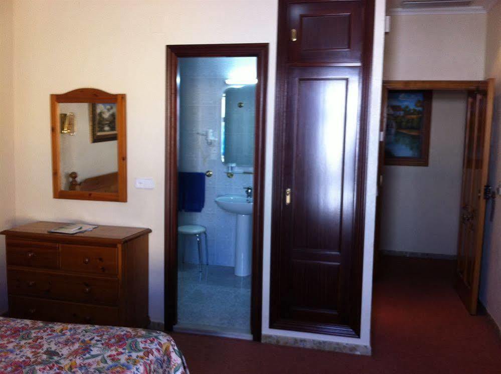 Hotel Sandra Alcalá de Guadaira Zewnętrze zdjęcie