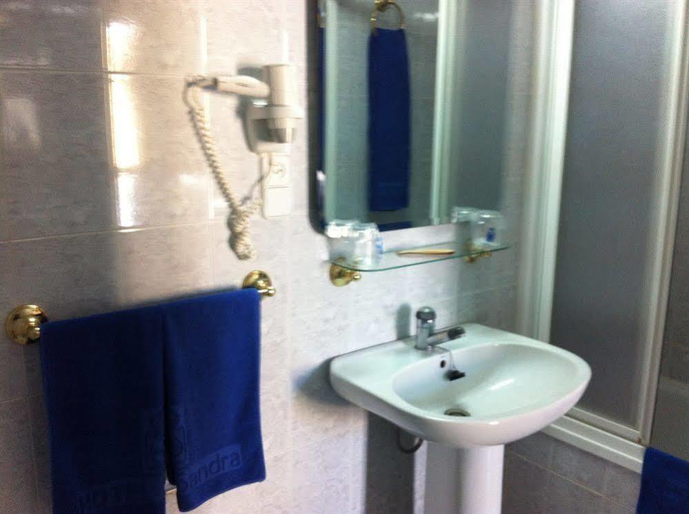 Hotel Sandra Alcalá de Guadaira Zewnętrze zdjęcie
